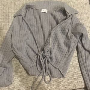 SMALL women’s gray crop shirt long sleeved